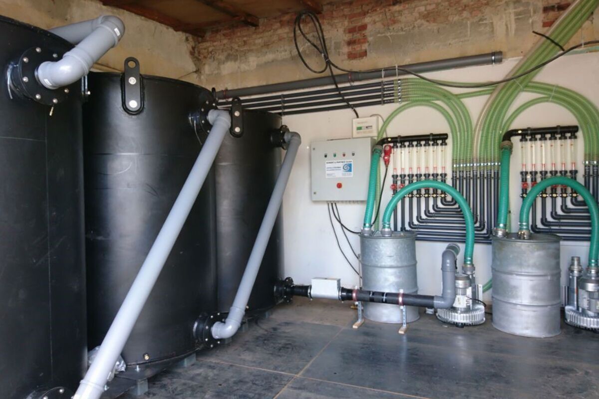 Bodenluftabsaugung Technik: Seitenkanalverdichter und Vakuumanlage